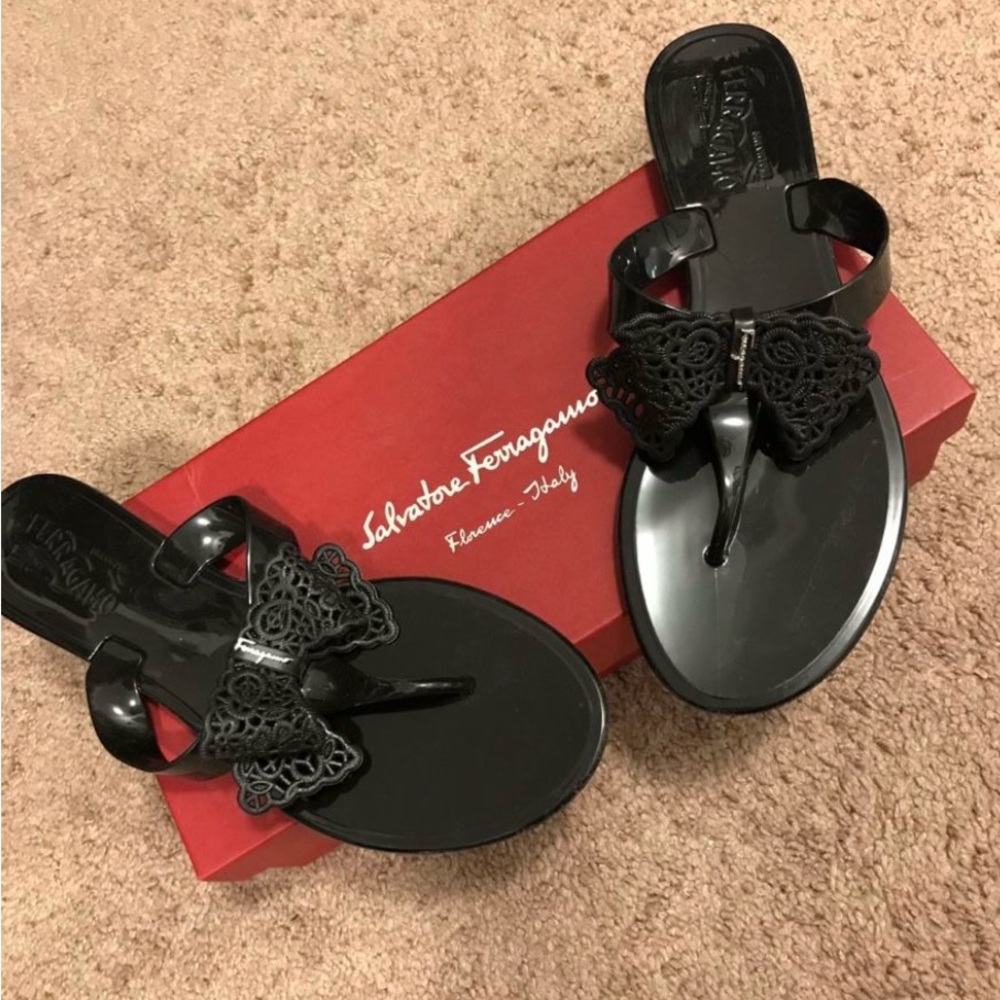 Ferragamo black Pandy flip flops. Size 8.